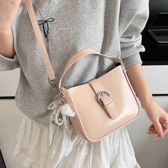 Summer super hot small bucket bag for women 2025 new fashion girl travel versatile ins crossbody bag mobile phone bag
Summer super hot small bucket bag for women 2025 new fashion girl travel versatile ins crossbody bag mobile phone bag