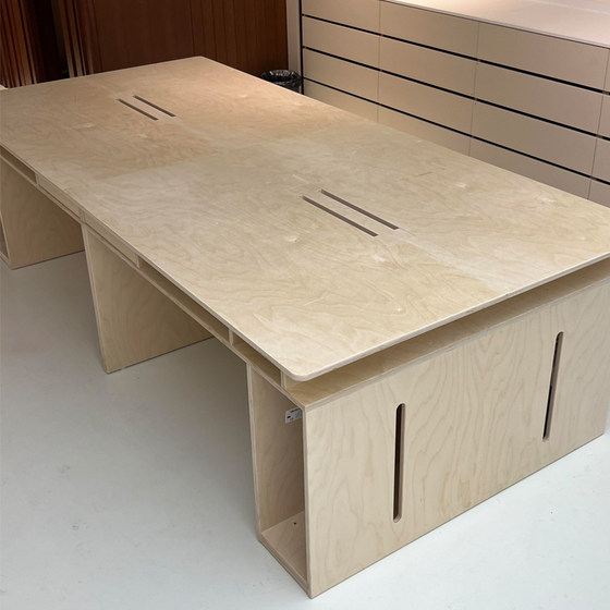 Nordic marine plate workbench designer creative Zhongdao table display company employee work station desk office desk desk
Nordic marine plate workbench designer creative Zhongdao table display company employee work station desk office desk desk