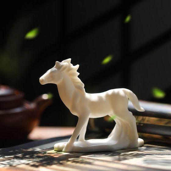 Sufa Dehua white porcelain horse ornaments small ceramic crafts home desktop decoration horse to successfully gardening landscape
Sufa Dehua white porcelain horse ornaments small ceramic crafts home desktop decoration horse to successfully gardening landscape