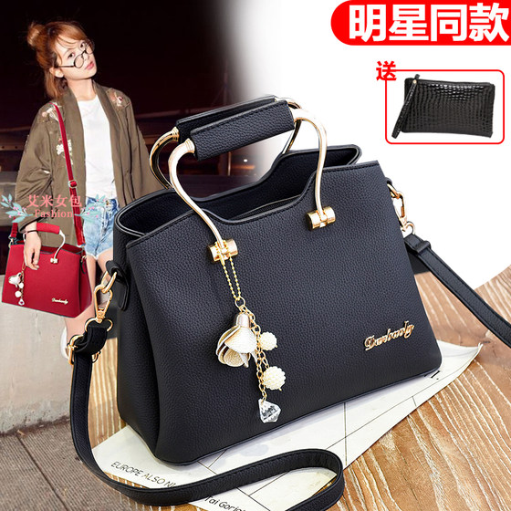 Women's bag winter new Korean style fashion versatile crossbody bag handbag large bag temperament shoulder bag women's bag trend 
Women's bag winter new Korean style fashion versatile crossbody bag handbag large bag temperament shoulder bag women's bag trend