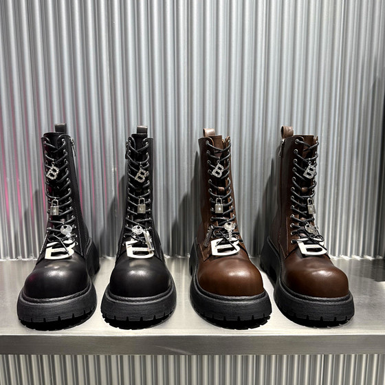 European Station Lemo Short Boots Women's 2025 Autumn and Winter New European Leather Round Toe Thick Sole Martin Boots Handsome Fashion Boots
European Station Lemo Short Boots Women's 2025 Autumn and Winter New European Leather Round Toe Thick Sole Martin Boots Handsome Fashion Boots