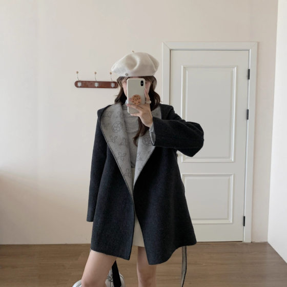 Korean mid-length hooded double-sided wool coat lace-up 2025 new autumn and winter jacquard wool coat for women
Korean mid-length hooded double-sided wool coat lace-up 2025 new autumn and winter jacquard wool coat for women