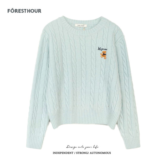 Shi Yesen winter new Korean gentle lazy style short style twisted teddy bear embroidered round neck pullover sweater
Shi Yesen winter new Korean gentle lazy style short style twisted teddy bear embroidered round neck pullover sweater