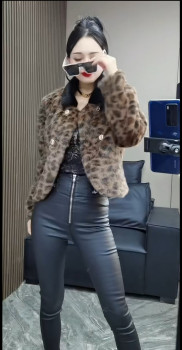 2025 Winter New Fashion Leopard Print Cardigan Jacket Women's Mid-Length Loose Slim Versatile Fur Top Internet Celebrity 
2025 Winter New Fashion Leopard Print Cardigan Jacket Women's Mid-Length Loose Slim Versatile Fur Top Internet Celebrity