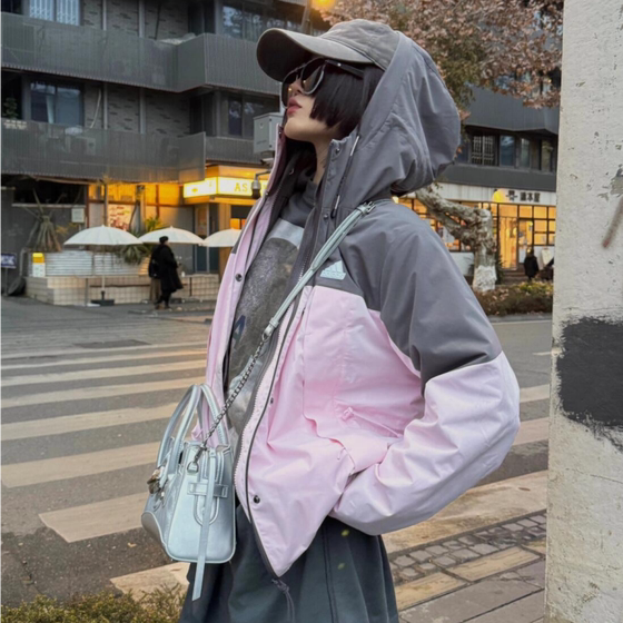 Adidas women's three-in-one 2025 Spring New Narnarnas same casual hooded jacket JE8588
Adidas women's three-in-one 2025 Spring New Narnarnas same casual hooded jacket JE8588