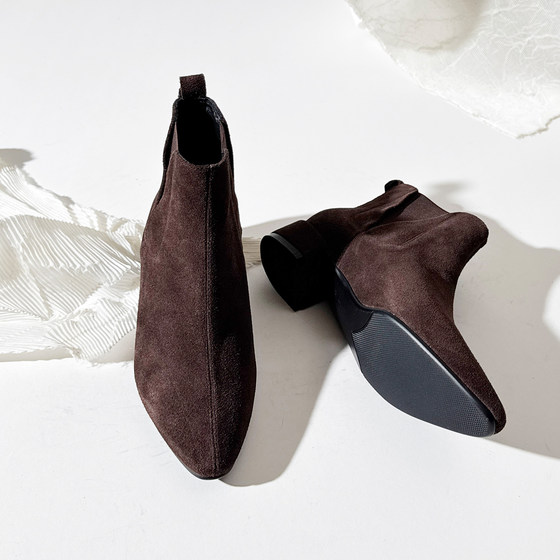Lotus Mansion 2025 autumn and winter short boots fashionable pointed toe short fashion boots to make you look slim and versatile thick heel suede women's boots
Lotus Mansion 2025 autumn and winter short boots fashionable pointed toe short fashion boots to make you look slim and versatile thick heel suede women's boots