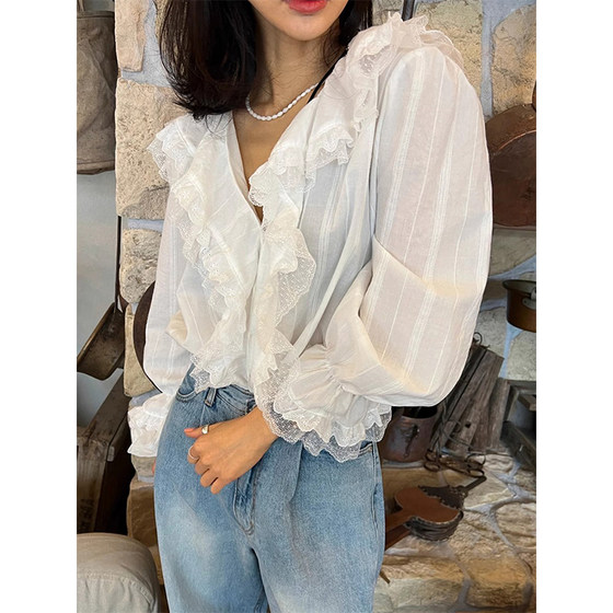 Korean chic spring sweet temperament V-neck loose versatile spliced lotus leaf lace striped flared sleeve shirt for women
Korean chic spring sweet temperament V-neck loose versatile spliced lotus leaf lace striped flared sleeve shirt for women