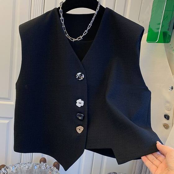 European Station 2025 Spring and Summer European New Style Flower Button Irregular and Versatile Horse Clip Black Vest Small Vest Trendy
European Station 2025 Spring and Summer European New Style Flower Button Irregular and Versatile Horse Clip Black Vest Small Vest Trendy