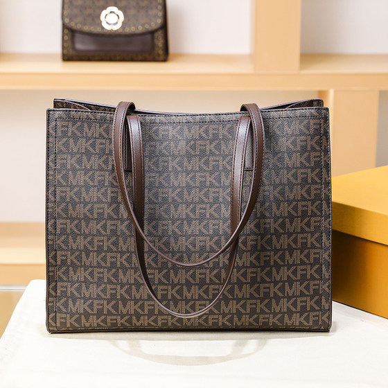 Hong Kong Large Capacity Genuine Leather Handheld Large Bag for Women 2025 New Trendy Women's Shoulder Messenger Bag Fashion Tote Bag 
Hong Kong Large Capacity Genuine Leather Handheld Large Bag for Women 2025 New Trendy Women's Shoulder Messenger Bag Fashion Tote Bag