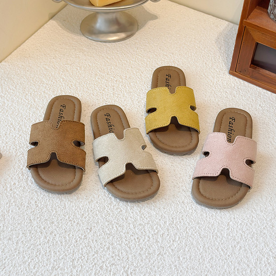 Girls' sandals 2025 summer new children's open toe soft sole wear home baby girl flip flops medium and big children
Girls' sandals 2025 summer new children's open toe soft sole wear home baby girl flip flops medium and big children