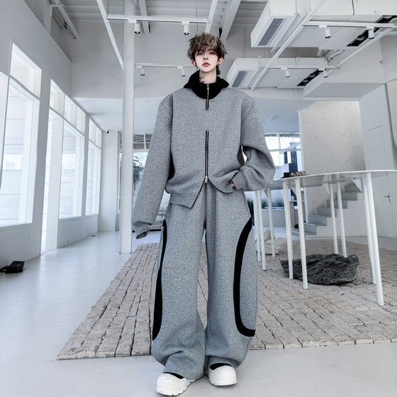 Autumn American high street contrasting color half zipper hooded sweatshirt suit men's heavy sports and casual scimitar trousers set
Autumn American high street contrasting color half zipper hooded sweatshirt suit men's heavy sports and casual scimitar trousers set