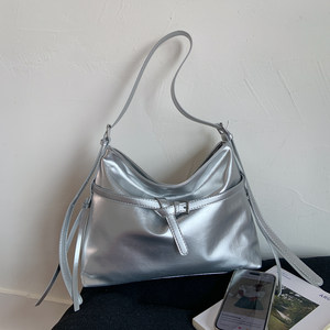 Large-capacity bag women's 2025 new super hot commuting outing tote bag high-end niche versatile shoulder bag 
Large-capacity bag women's 2025 new super hot commuting outing tote bag high-end niche versatile shoulder bag