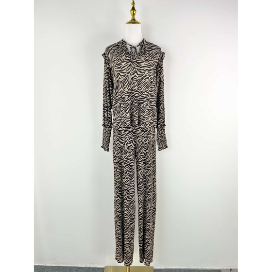 H3163 summer new patterned print long-sleeved trousers fashionable ladies suit slimming temperament two-piece set
H3163 summer new patterned print long-sleeved trousers fashionable ladies suit slimming temperament two-piece set