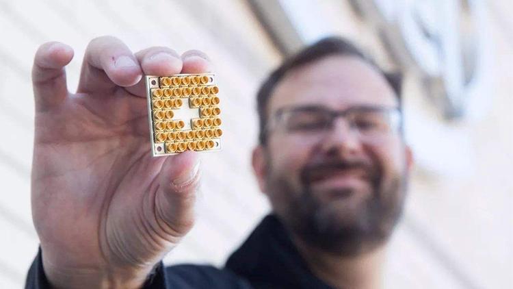 英特尔研发出全新量子芯片，比i7快万倍