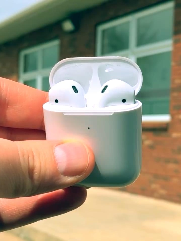 苹果airpods2代蓝牙耳机