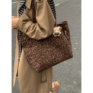 Leopard Print Bag Women's 2025 New Autumn and Winter Suede Shoulder Bag Work Commuting Tote Bag Large Capacity Women's Bag 
Leopard Print Bag Women's 2025 New Autumn and Winter Suede Shoulder Bag Work Commuting Tote Bag Large Capacity Women's Bag