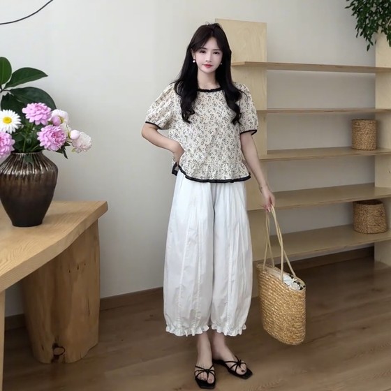 Summer hot design style, floral cotton and linen shirt + nine-point bloomers, women's super beautiful, fashionable and age-reducing suit
Summer hot design style, floral cotton and linen shirt + nine-point bloomers, women's super beautiful, fashionable and age-reducing suit