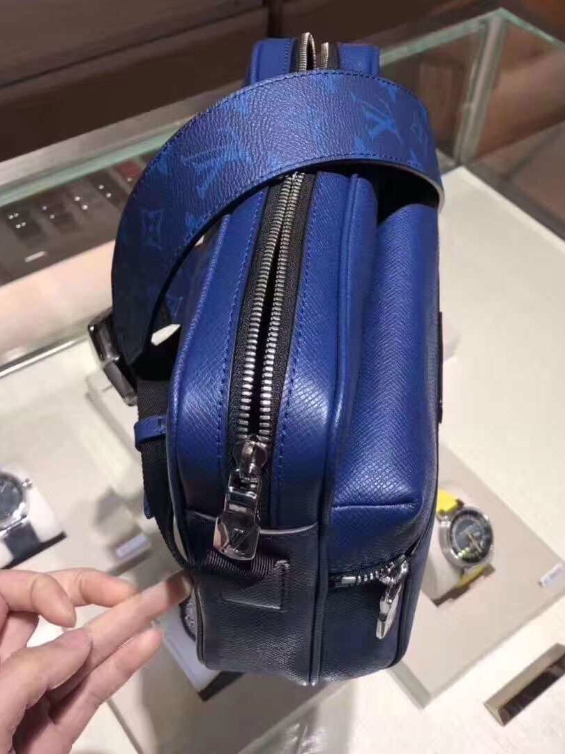 LV 限量单肩斜跨包 LV 限量单肩斜跨包