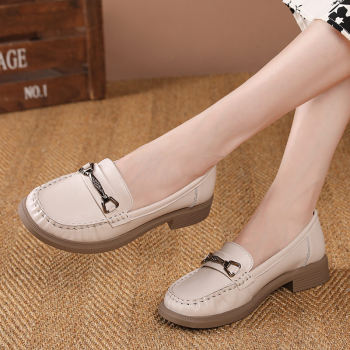 Lingfeng large size leather women's shoes are soft, comfortable and breathable
 Lingfeng large size leather women's shoes are soft, comfortable and breathable