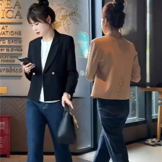 Small suit jacket for women short 2024 new autumn Korean style loose and high-end British style small suit
Small suit jacket for women short 2024 new autumn Korean style loose and high-end British style small suit