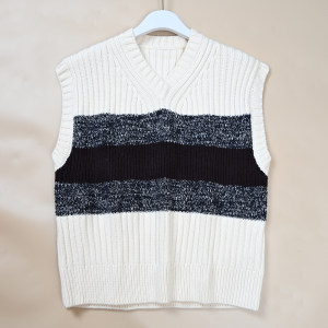 Winter new style women's retro color block striped small V-neck sleeveless striped knitted sweater vest for women 
Winter new style women's retro color block striped small V-neck sleeveless striped knitted sweater vest for women