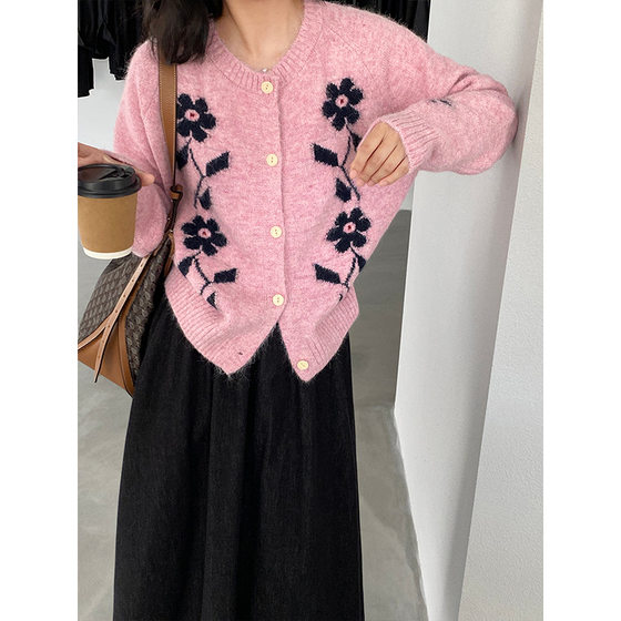 Jiangzuo Korean round neck jacquard sweater for women in autumn 2025 new loose slim and lazy style knitted jacket
Jiangzuo Korean round neck jacquard sweater for women in autumn 2025 new loose slim and lazy style knitted jacket