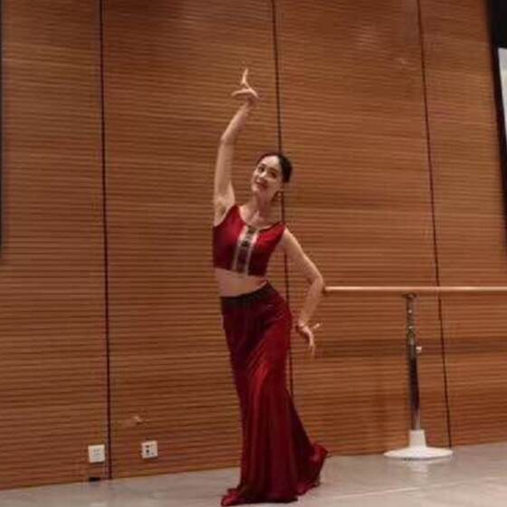 Dai dance clothing wine red performance clothing adult female fishtail skirt practice service peacock dance art test skirt
Dai dance clothing wine red performance clothing adult female fishtail skirt practice service peacock dance art test skirt