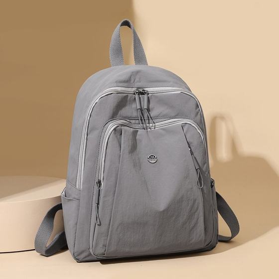 New casual and versatile school trip lightweight large capacity multi-pocket Oxford nylon cloth waterproof men and women backpack 
New casual and versatile school trip lightweight large capacity multi-pocket Oxford nylon cloth waterproof men and women backpack