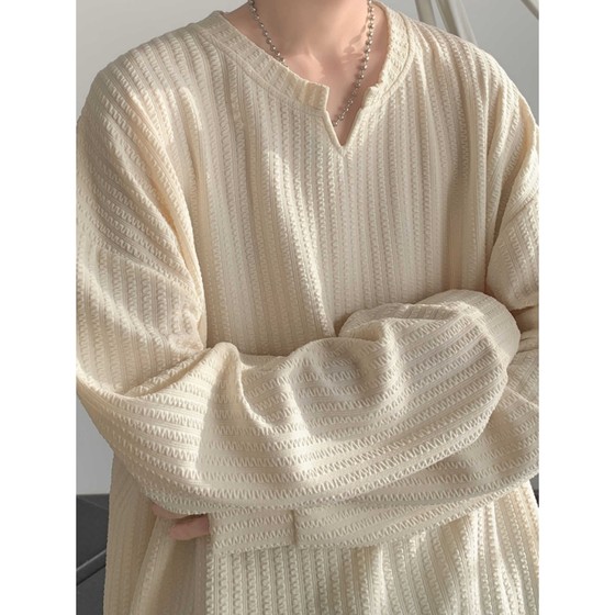 Textured V-neck long-sleeved T-shirt men's spring and autumn loose teen casual tops high-end trendy inner bottoming shirt Textured V-neck long-sleeved T-shirt men's spring and autumn loose teen casual tops high-end trendy inner bottoming shirt