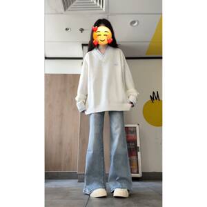 2025 niche versatile Korean style lazy style fake two-piece sweater V-neck salty sweet top for women soft waxy fufu sweater 
2025 niche versatile Korean style lazy style fake two-piece sweater V-neck salty sweet top for women soft waxy fufu sweater