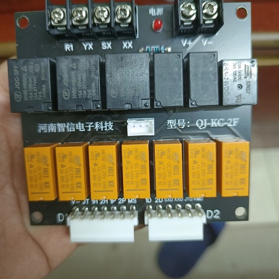 Hydraulic lift Zhixin ZT-700-3C two-layer freight elevator QJKC2F microcomputer control motherboard display board
Hydraulic lift Zhixin ZT-700-3C two-layer freight elevator QJKC2F microcomputer control motherboard display board