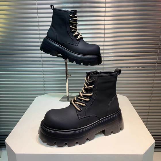 2023 autumn and winter thick-soled leather Martin boots men's trendy brand plus velvet high-top leather shoes to increase height 7CM British motorcycle short boots
2023 autumn and winter thick-soled leather Martin boots men's trendy brand plus velvet high-top leather shoes to increase height 7CM British motorcycle short boots