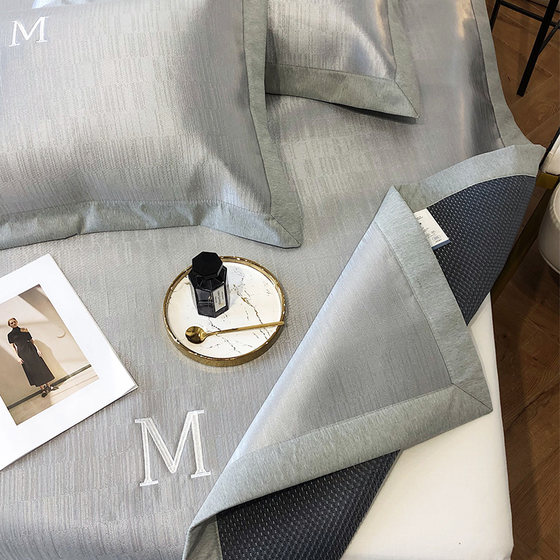 High-end A-class coffee carbon ice silk o health mat three-piece set machine washable folding air conditioning mat summer bed mat 
High-end A-class coffee carbon ice silk o health mat three-piece set machine washable folding air conditioning mat summer bed mat