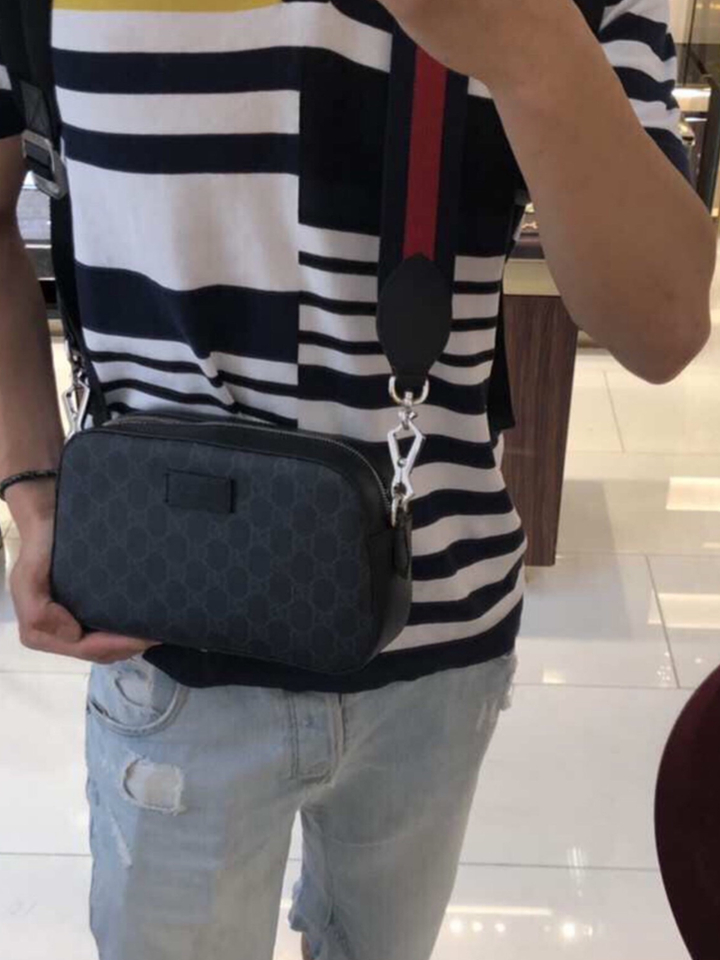 Gucci 双G印花帆布相机包 Gucci 双G印花帆布相机包
