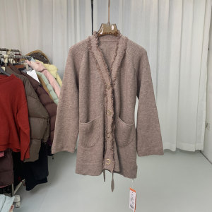 2025 new autumn and winter Korean style loose, slim and versatile large size sweater for women V-neck wool knitted sweater jacket 
2025 new autumn and winter Korean style loose, slim and versatile large size sweater for women V-neck wool knitted sweater jacket