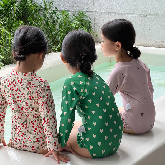 Girls in summer new fast -drying long -sleeved sunscreen swimsuits Girls Baby Small and Small Children's Floral Floral Swimsuit Girls in summer new fast -drying long -sleeved sunscreen swimsuits Girls Baby Small and Small Children's Floral Floral Swimsuit