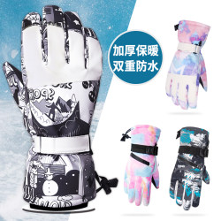 Double waterproof and fleece ski gloves for warmth Double waterproof and fleece ski gloves for warmth