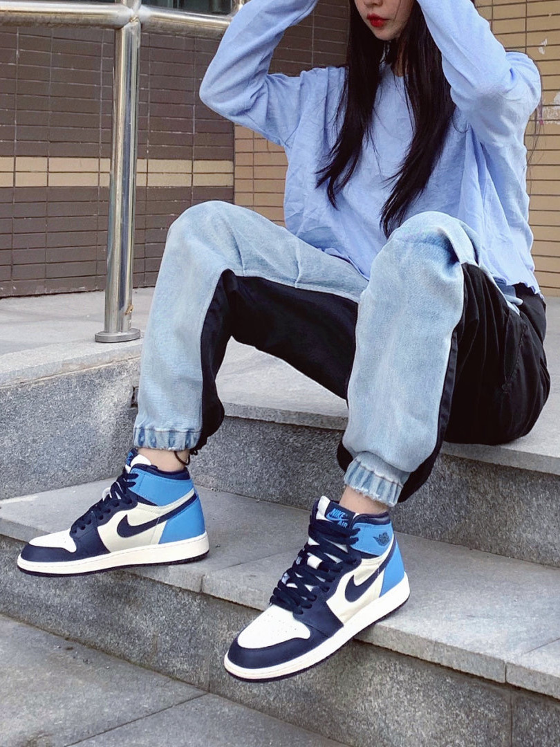 AJ1 黑白红小芝加哥中帮篮球鞋 AJ1 黑白红小芝加哥中帮篮球鞋