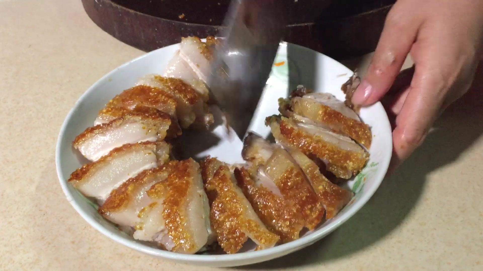 这是一碗来自壮乡的脆皮扣肉 这是一碗来自壮乡的脆皮扣肉