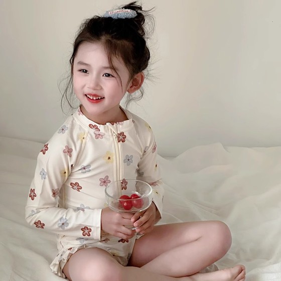 Girls swimsuits fashionable children's beach suits summer clothes hot spring quick-drying swimsuit baby one-piece sun protection swimsuit
Girls swimsuits fashionable children's beach suits summer clothes hot spring quick-drying swimsuit baby one-piece sun protection swimsuit