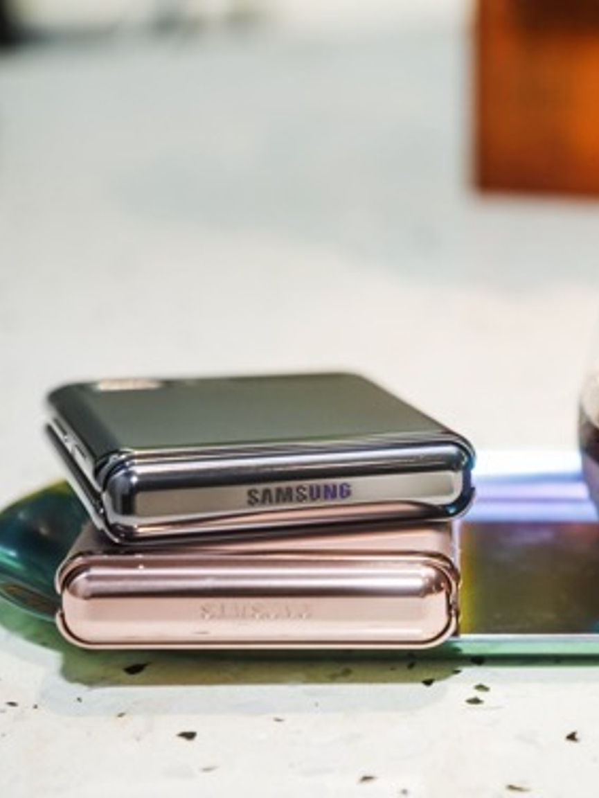 5G新品三星Galaxy Z Flip 5G新品三星Galaxy Z Flip