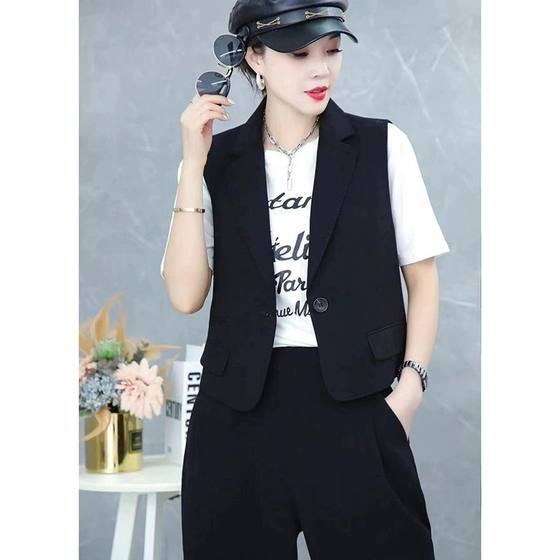 Suit vest for women in spring and summer new European and Korean products loose design with one buckle for layering short vest horse clip
Suit vest for women in spring and summer new European and Korean products loose design with one buckle for layering short vest horse clip