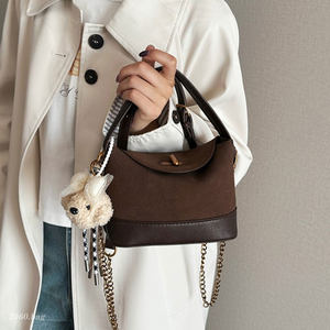 Fashionable and versatile suede high-end simple one-shoulder cross-body portable commuting 2025 autumn women's small square bag 
Fashionable and versatile suede high-end simple one-shoulder cross-body portable commuting 2025 autumn women's small square bag