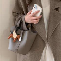 Simple and versatile litchi pattern bucket bag 2025 niche design Korean style temperament ins fashion trendy women's crossbody bag Simple and versatile litchi pattern bucket bag 2025 niche design Korean style temperament ins fashion trendy women's crossbody bag