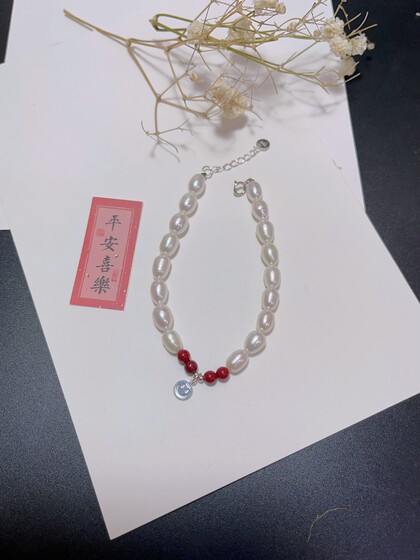 Jiuzi 925 silver smiling face pearl bracelet Cinnabar natural freshwater pearl bracelet
Jiuzi 925 silver smiling face pearl bracelet Cinnabar natural freshwater pearl bracelet