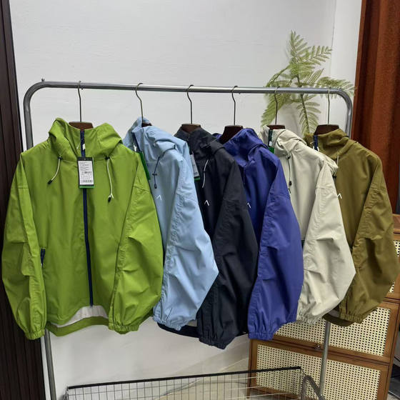 WMXZ Spring 2025 New Outdoor Hooded Jacket Jacket Windproof Waterproof Casual Jacket Tops Men and Women
WMXZ Spring 2025 New Outdoor Hooded Jacket Jacket Windproof Waterproof Casual Jacket Tops Men and Women