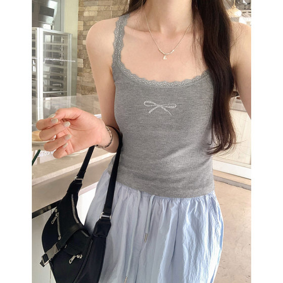 Pure lace lace-shaped and slim diamond-wearing outside with a small suspender vest for women's summer sweet hot girl slim and slim inside
Pure lace lace-shaped and slim diamond-wearing outside with a small suspender vest for women's summer sweet hot girl slim and slim inside