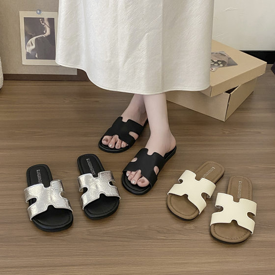 French fashion brand outdoor sandals for women 2025 new silver leather flip-flops for summer outdoor beach sandals for women
French fashion brand outdoor sandals for women 2025 new silver leather flip-flops for summer outdoor beach sandals for women