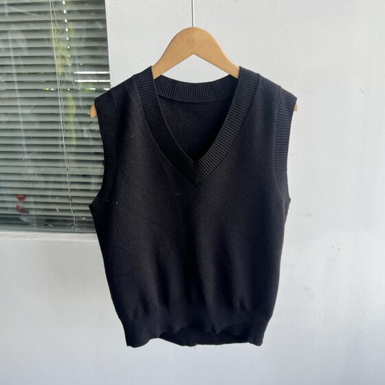 2J-29 Spring and Autumn Solid Color Knitted Horse Clip V-neck Basic Pullover Top Sleeveless Loose Kanshoulder Layer Y25-7 2J-29 Spring and Autumn Solid Color Knitted Horse Clip V-neck Basic Pullover Top Sleeveless Loose Kanshoulder Layer Y25-7