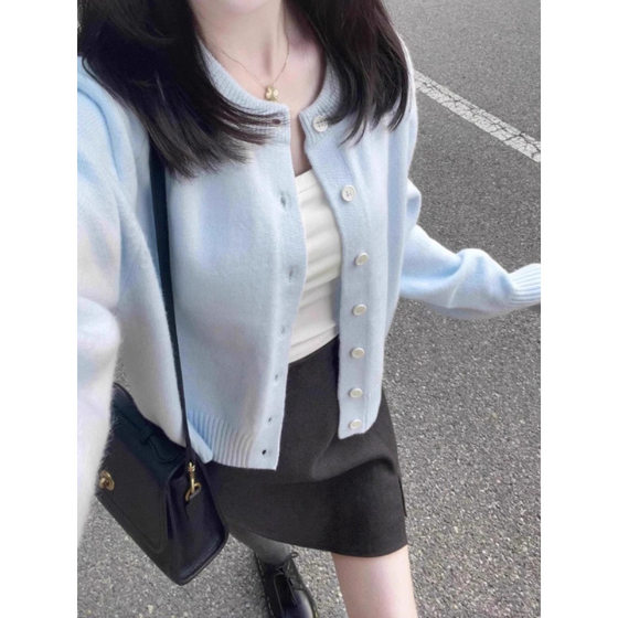 Gentle light blue knitted cardigan for women's autumn new short outerwear sweater jacket chic
Gentle light blue knitted cardigan for women's autumn new short outerwear sweater jacket chic